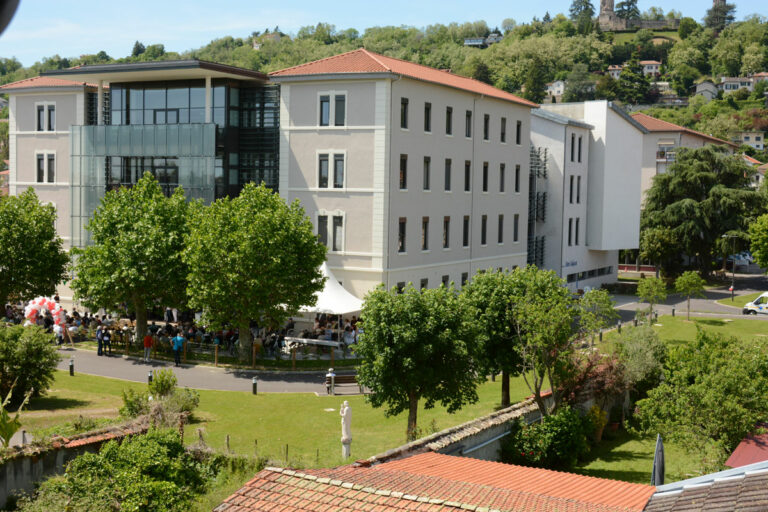INSTITUTION-JOSEPHINE GUILLON INSTITUTION-JOSEPHINE GUILLON