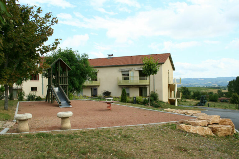 EHPAD la Salette Bully vue extérieure EHPAD la Salette Bully