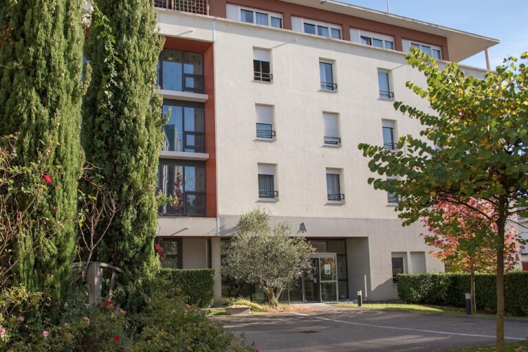 accueil de jour des Canuts EHPAD Les Canuts – 22 rue Pasteur – 69300 CALUIRE