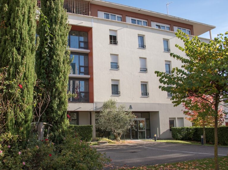 accueil de jour des Canuts EHPAD Les Canuts – 22 rue Pasteur – 69300 CALUIRE